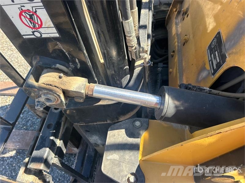 CAT 2P6000-LE 5500 lb Pneumatic Tire Forklift 그 외 지게차