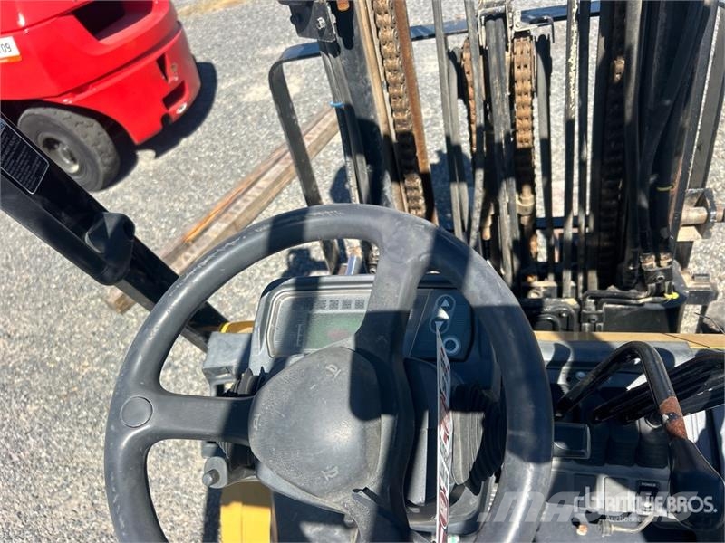 CAT 2P6000-LE 5500 lb Pneumatic Tire Forklift 그 외 지게차