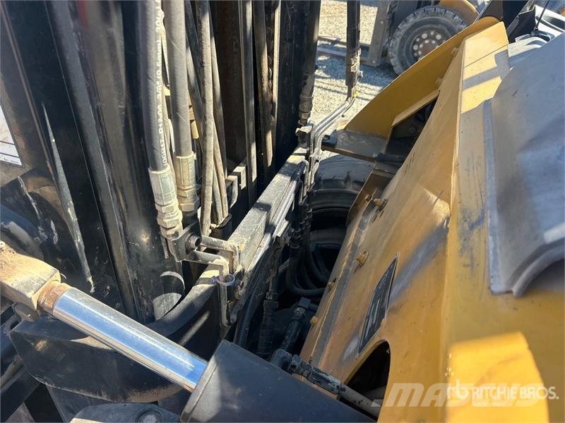 CAT 2P6000-LE 5500 lb Pneumatic Tire Forklift 그 외 지게차
