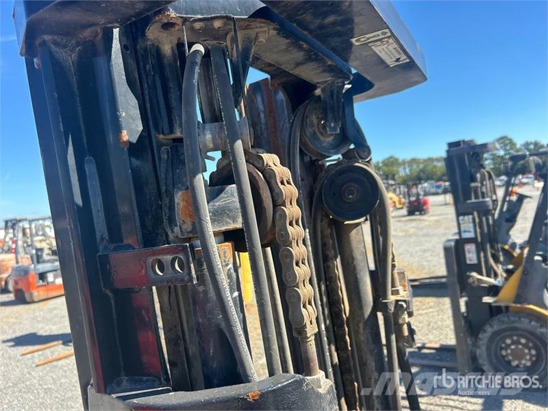 CAT 2P6000-LE 5500 lb Pneumatic Tire Forklift 그 외 지게차