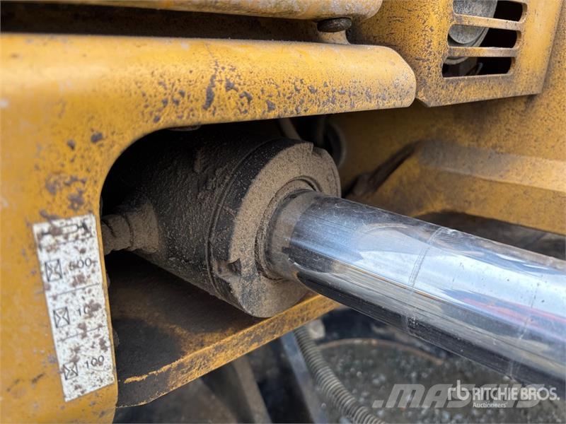 CAT 305E2 CR Mini Excavator Mini bagri <7t