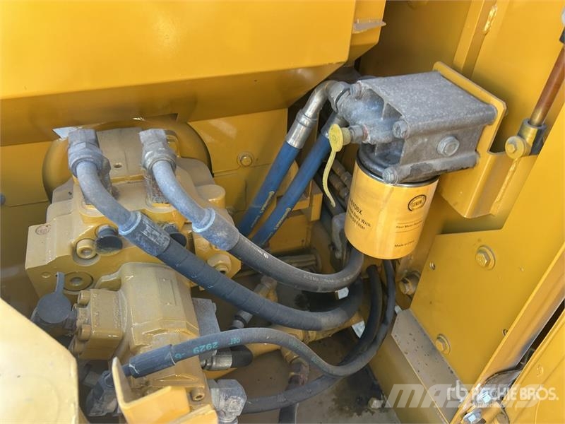 CAT 306 CR Tracked Excavator حفارات زحافة