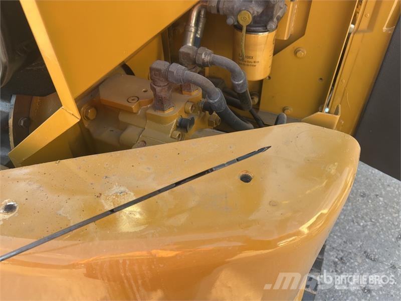 CAT 306 CR Tracked Excavator حفارات زحافة