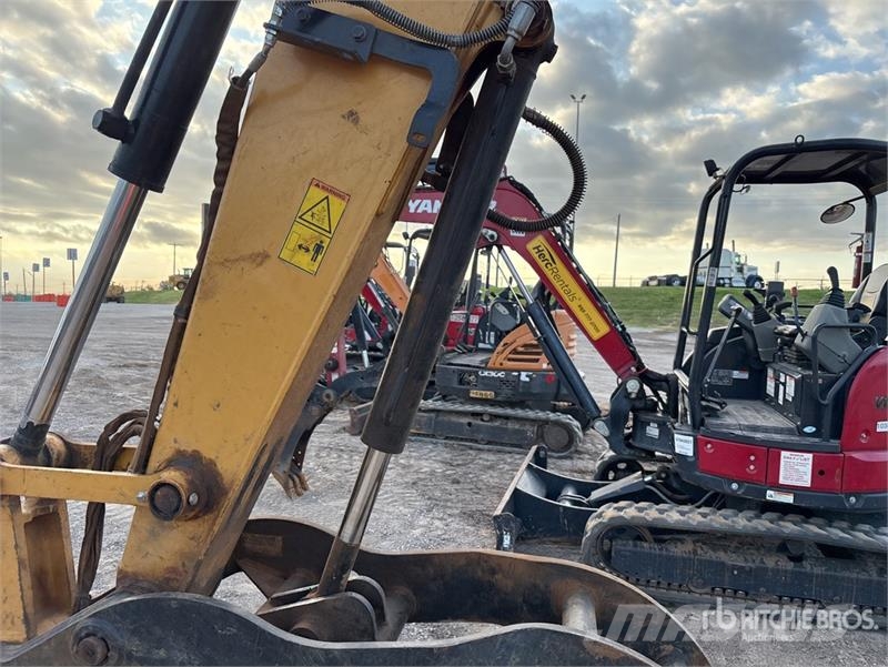 CAT 308E2 CR حفارات زحافة
