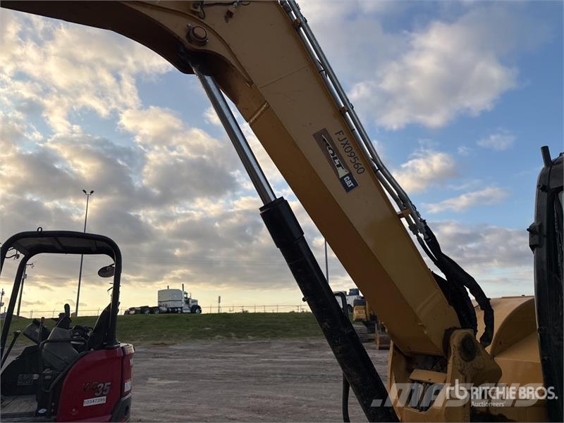 CAT 308E2 CR حفارات زحافة