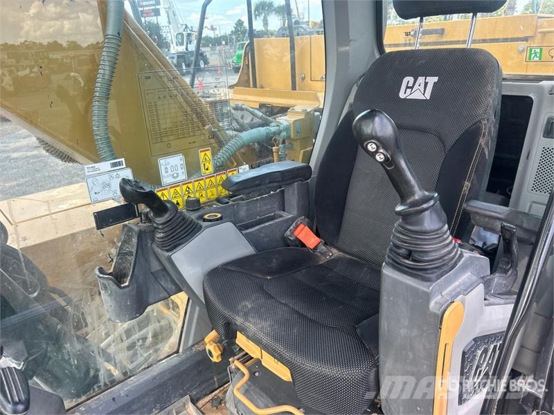 CAT 320 Gravemaskiner på larvebånd