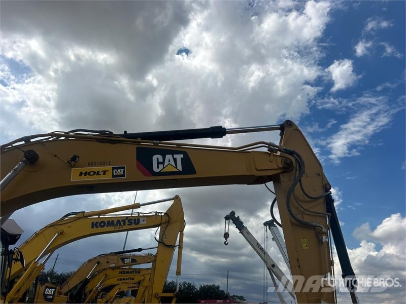 CAT 320 Gravemaskiner på larvebånd