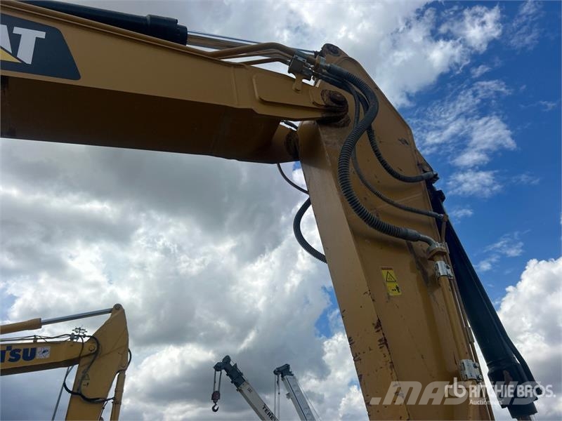 CAT 320 Gravemaskiner på larvebånd