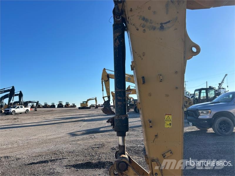 CAT 320 Tracked Excavator Bagri goseničarji