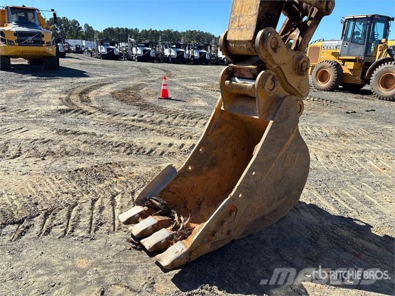 CAT 320 Tracked Excavator Bageri guseničari