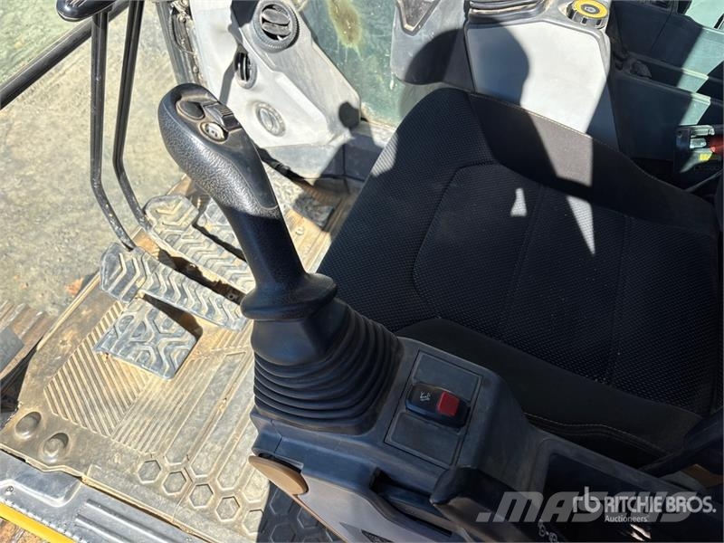 CAT 320 Tracked Excavator Bageri guseničari