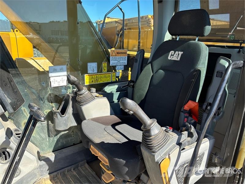 CAT 320 Tracked Excavator Bageri guseničari