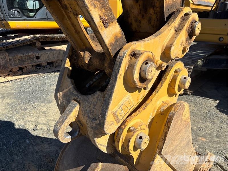 CAT 320 Tracked Excavator Bageri guseničari