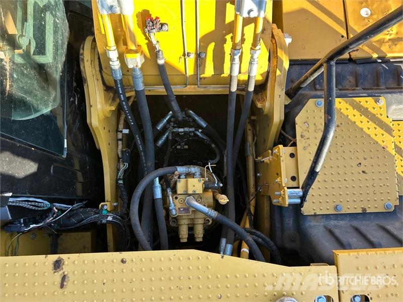 CAT 320 Tracked Excavator Bagri goseničarji