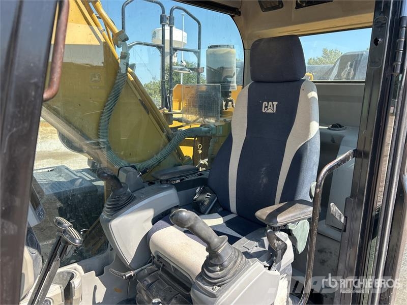 CAT 320E L Tracked Excavator Bagri goseničarji