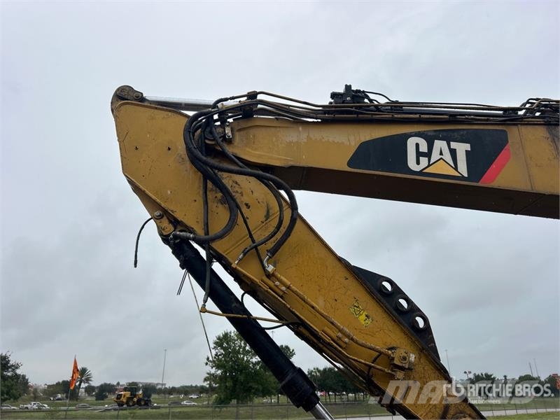 CAT 320F L Tracked Excavator Bagri goseničarji