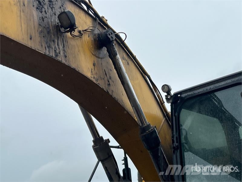 CAT 320F L Tracked Excavator Bagri goseničarji