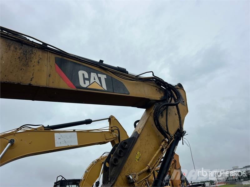 CAT 320F L Tracked Excavator Bagri goseničarji