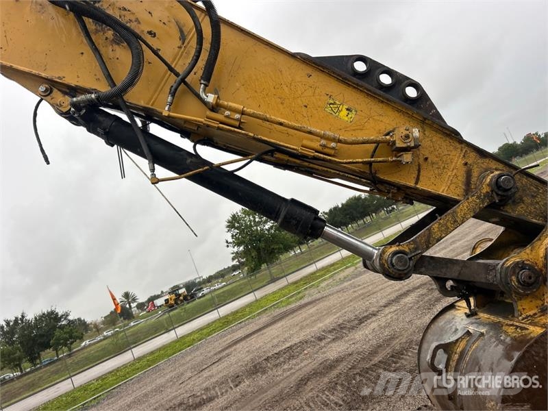 CAT 320F L Tracked Excavator Bagri goseničarji