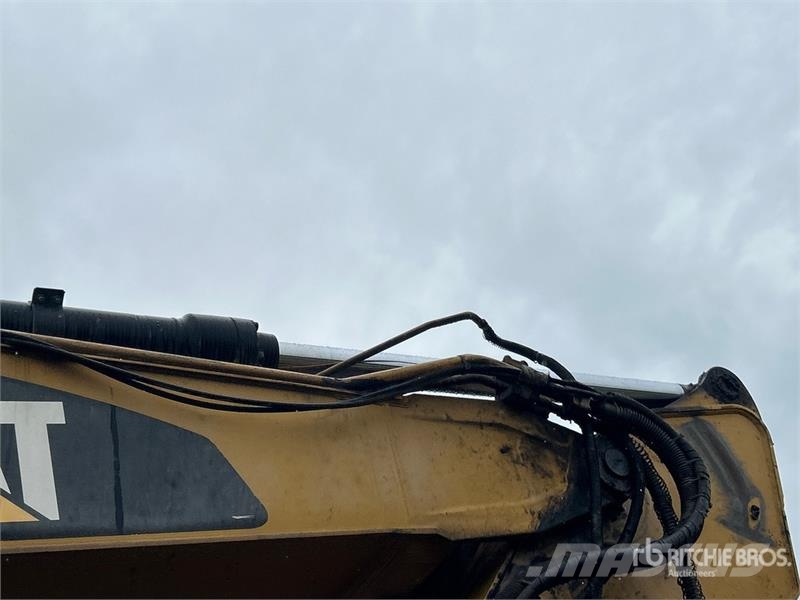 CAT 320F L Tracked Excavator Bagri goseničarji