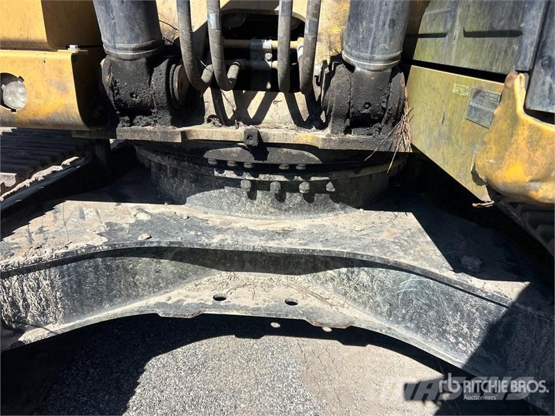 CAT 323 Tracked Excavator Pásové rýpadlá