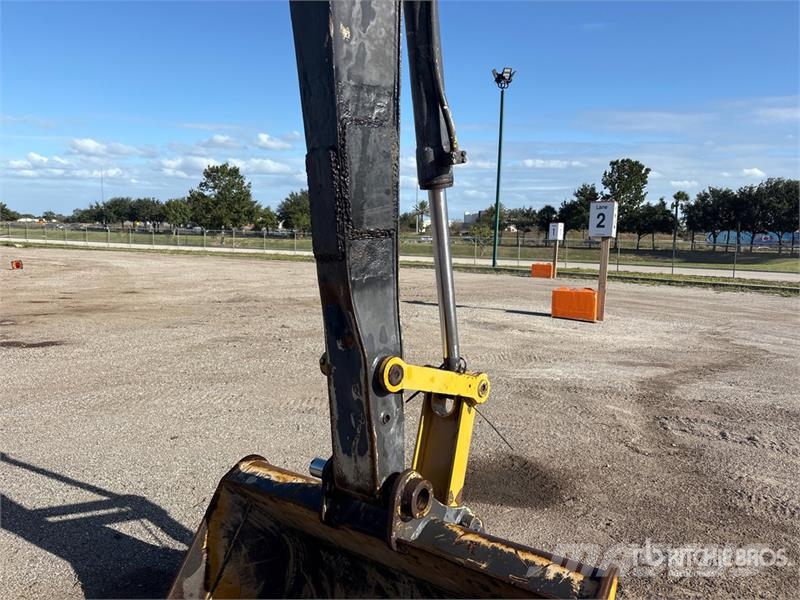 CAT 325 CL Long Reach Amphibious Tracked Excavator Гусеничні екскаватори