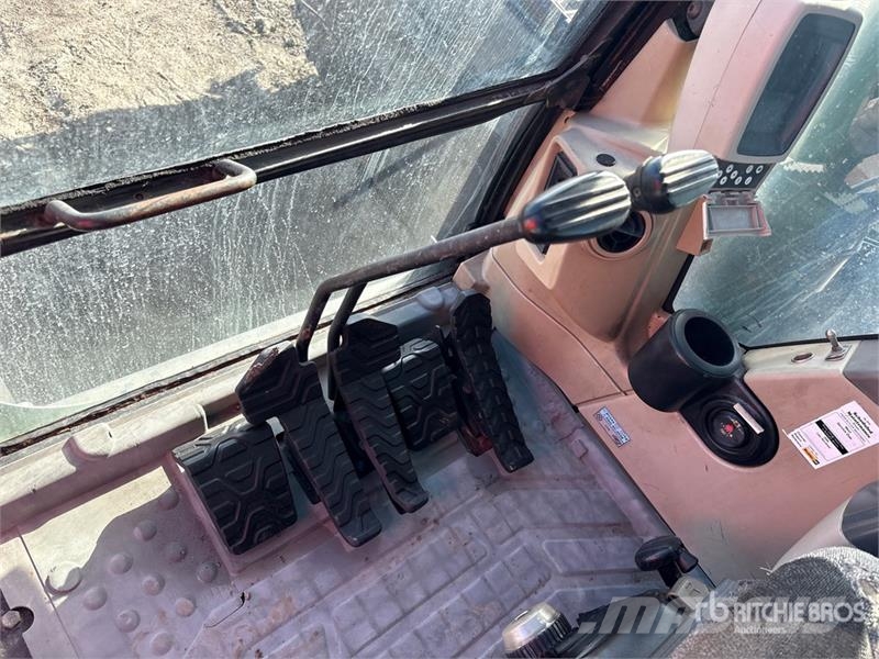 CAT 325C L Long Reach Amphibious Tracked Excavator حفارات زحافة