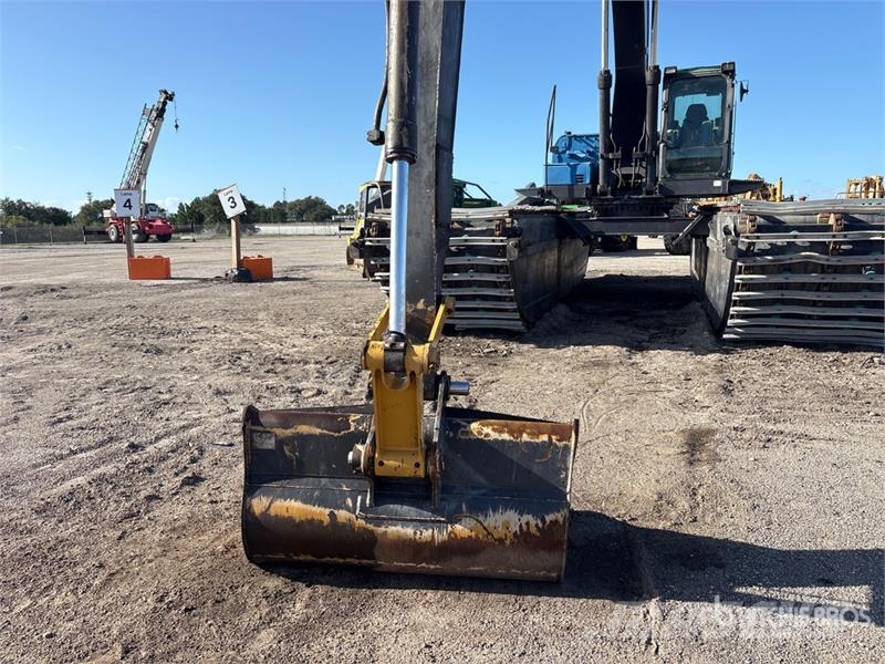 CAT 325C L Long Reach Amphibious Tracked Excavator حفارات زحافة