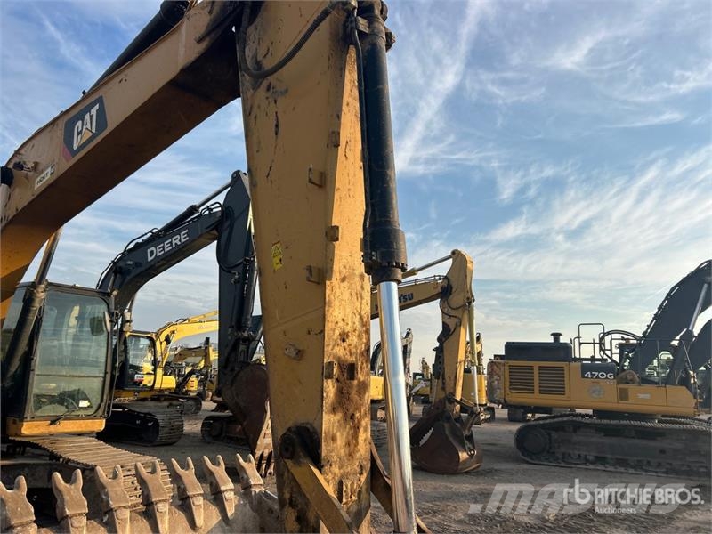 CAT 330 L Tracked Excavator Raupenbagger
