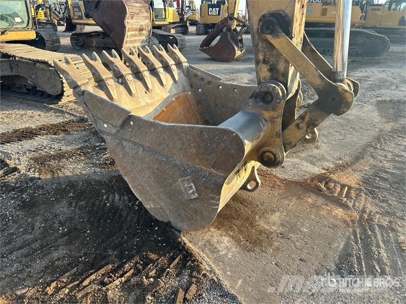 CAT 330 L Tracked Excavator Raupenbagger