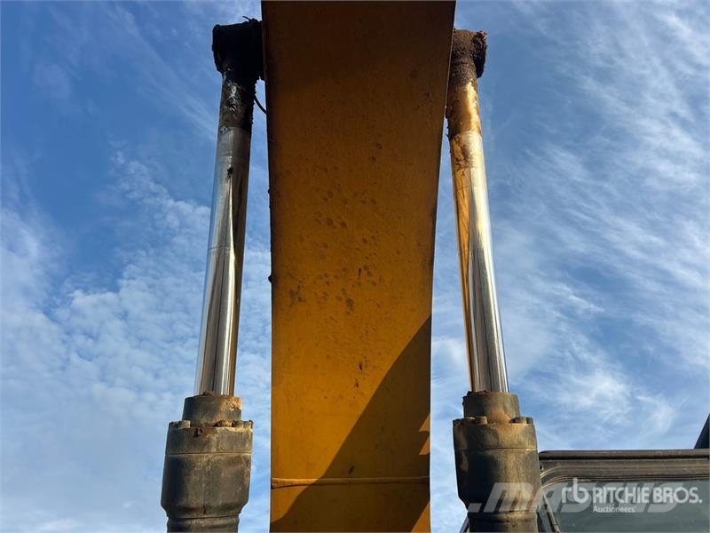 CAT 330 L Tracked Excavator Raupenbagger