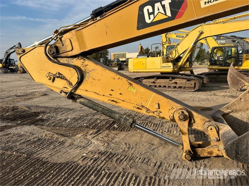 CAT 330 L Tracked Excavator Raupenbagger