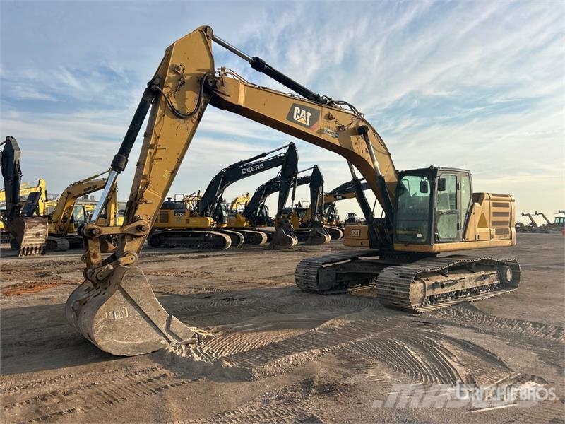CAT 330 L Tracked Excavator Raupenbagger