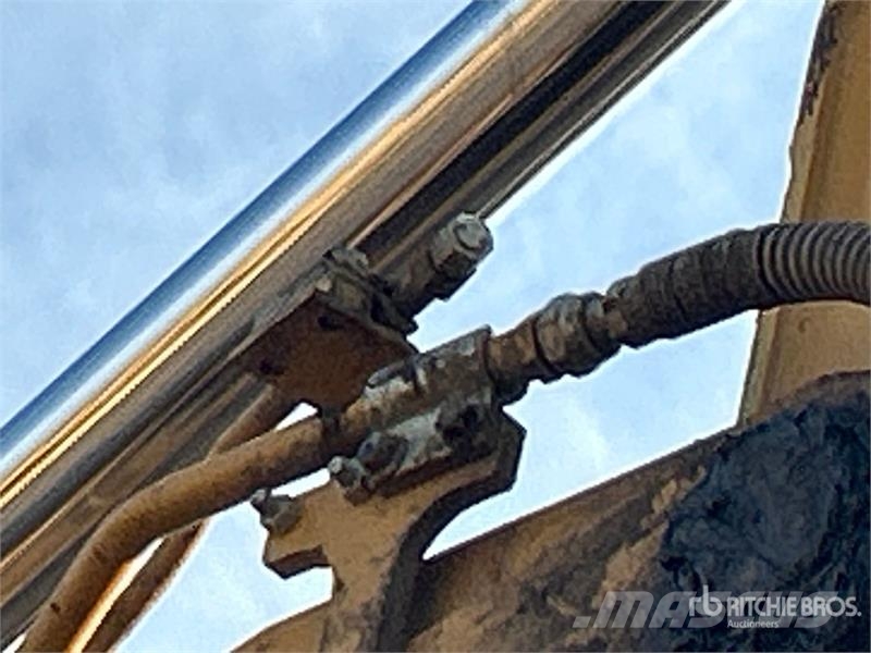 CAT 330 L Tracked Excavator Raupenbagger