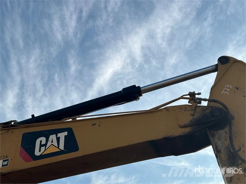 CAT 330 L Tracked Excavator Raupenbagger