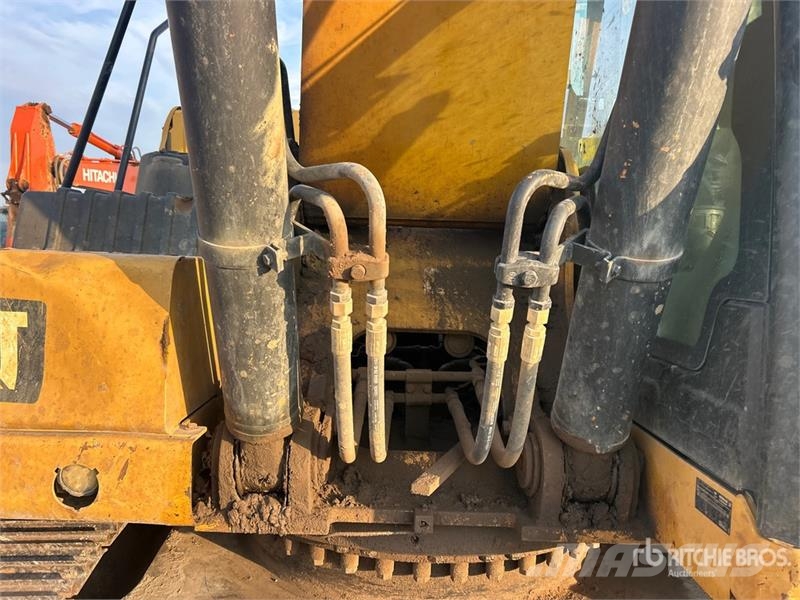 CAT 330 L Tracked Excavator Raupenbagger