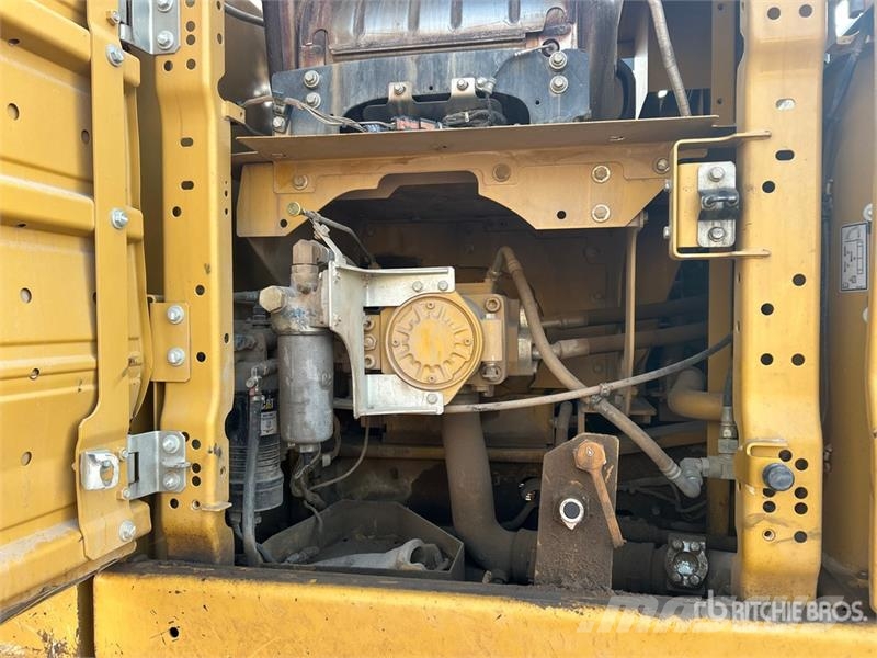 CAT 330 L Tracked Excavator Raupenbagger