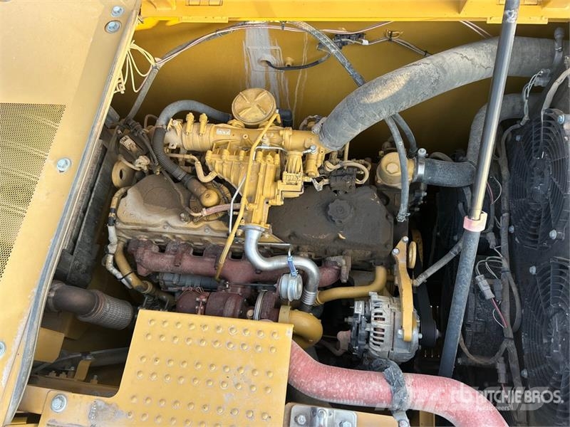 CAT 330 L Tracked Excavator Raupenbagger