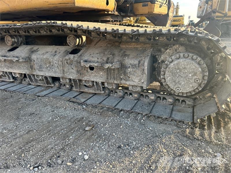 CAT 330 L Tracked Excavator Raupenbagger