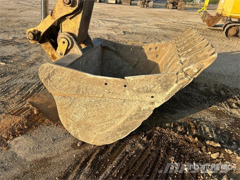 CAT 330 L Tracked Excavator Raupenbagger