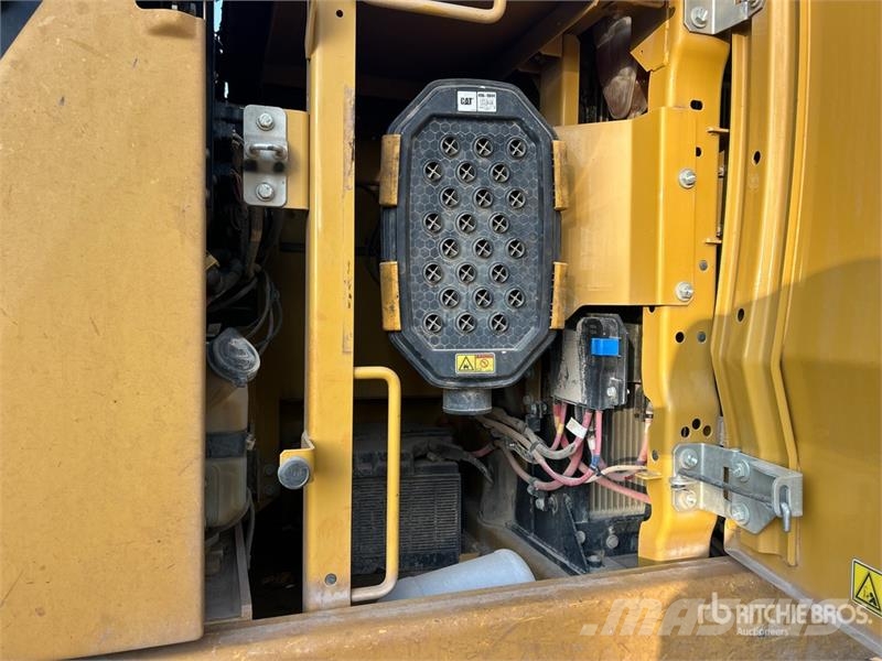 CAT 330 L Tracked Excavator Raupenbagger