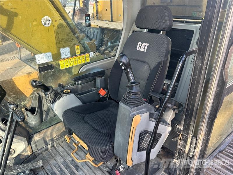 CAT 330 L Tracked Excavator Raupenbagger