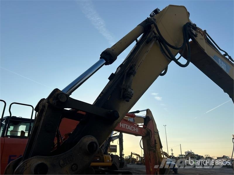 CAT 330C L Tracked Excavator Excavatoare pe șenile
