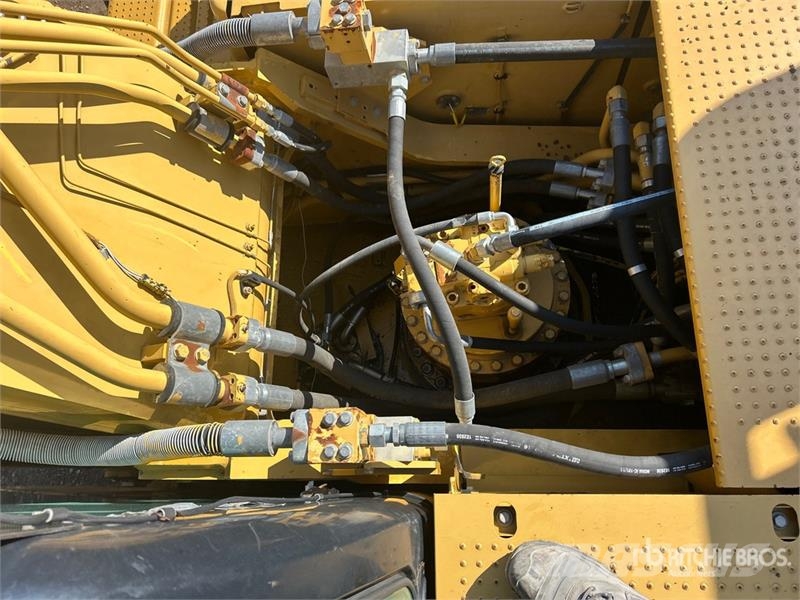 CAT 330D L Tracked Excavator Raupenbagger