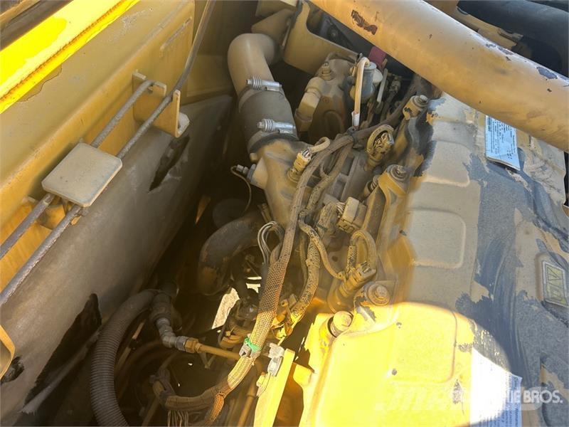 CAT 330D L Tracked Excavator Raupenbagger