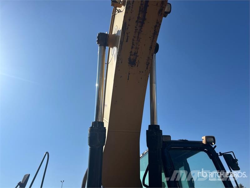 CAT 330D L Tracked Excavator Raupenbagger