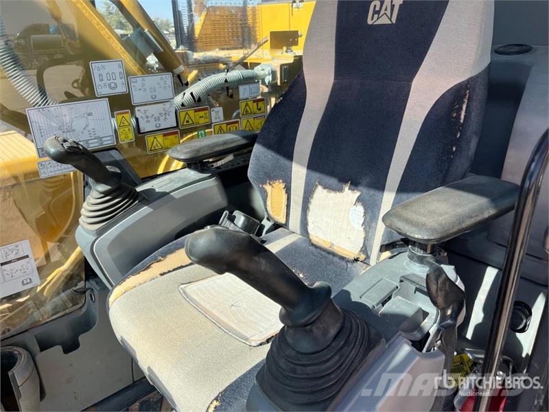 CAT 330F L Tracked Excavator Bagri goseničarji