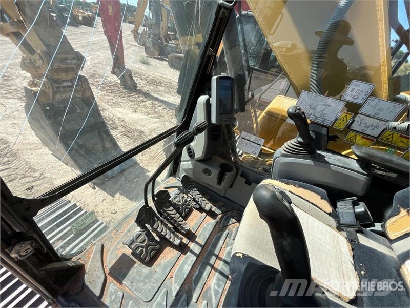 CAT 330F L Tracked Excavator Bagri goseničarji