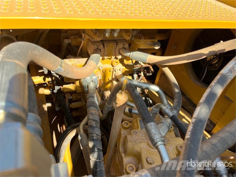 CAT 330F L Tracked Excavator Bagri goseničarji