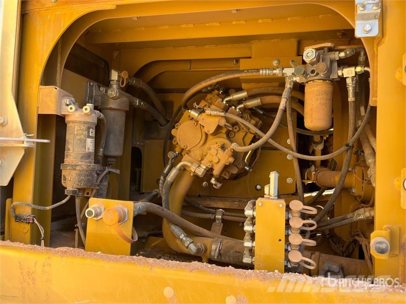 CAT 330F L Tracked Excavator Bagri goseničarji